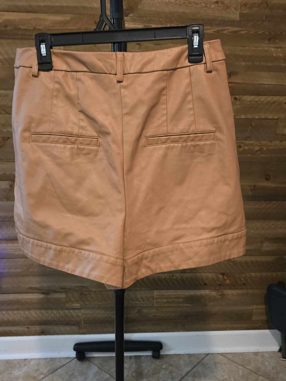 Express Women's Camel Color Faux Leather Midi High-Rise Shorts (12) - Picture 2 of 6